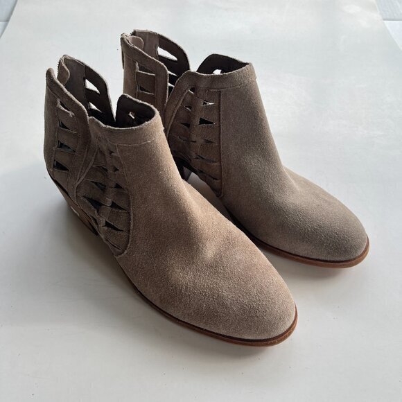 VINCE CAMUTO Peera Taupe Ankle Cutout Boots Bootie Womens Size 7M Shoes - Picture 4 of 7